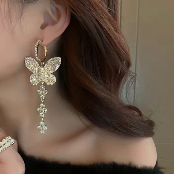 Stunning Gold Rhinestones Butterfly Earrings - Picture 1 of 3
